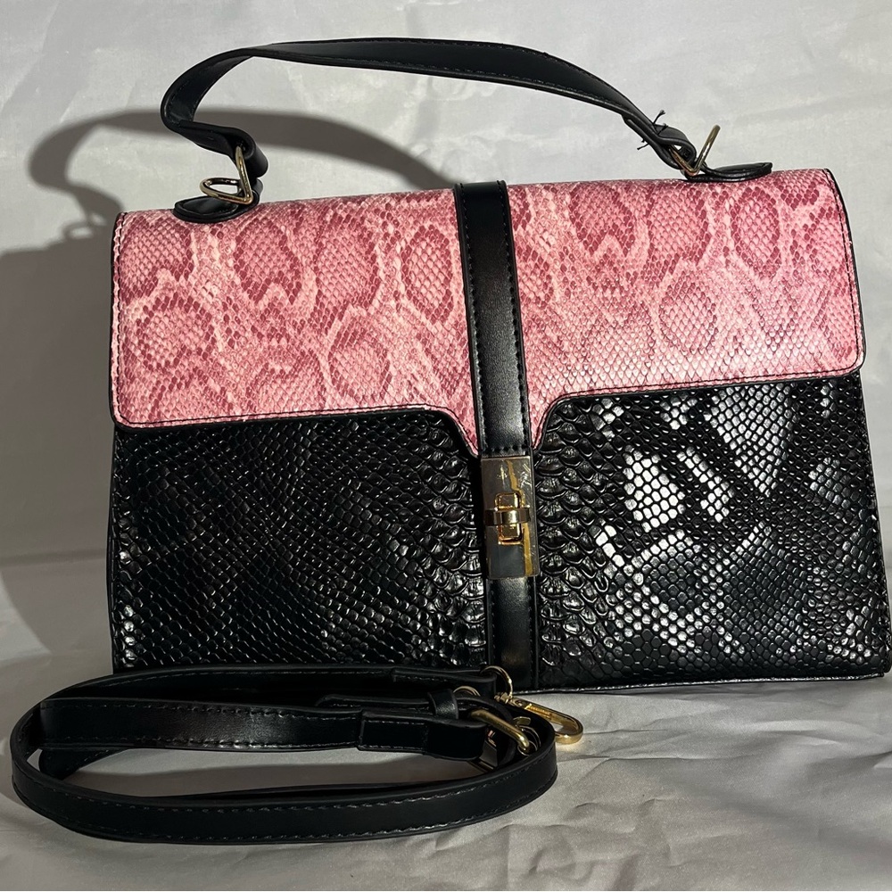 Pink & Black Faux Snakeskin Shoulder Bag – Gold Clasp Detail